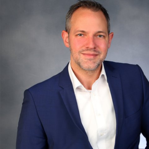 Dr. Andreas Rieß ist Partner bei EY und Senior Regulatory Advisor für LEGANTA.AI.